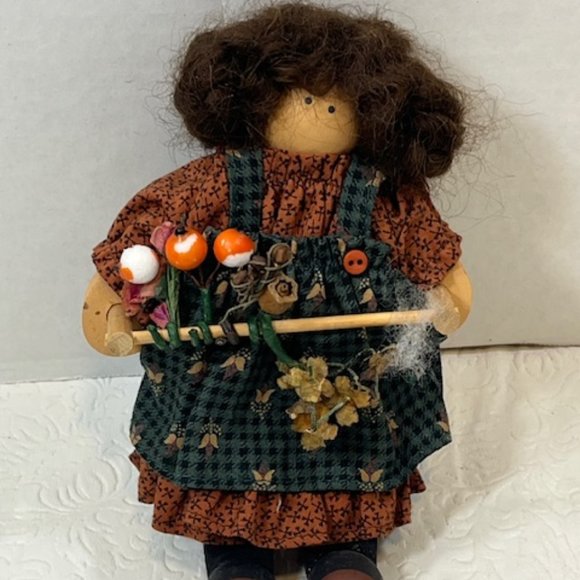 VTG 1997 Wooden Girl Doll Drying Herbs & Flowers Lizzie High 6"x4" Retired - Picture 2 of 11
